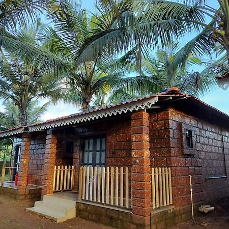 Saka Kadams Home Stay Гухагар Экстерьер фото