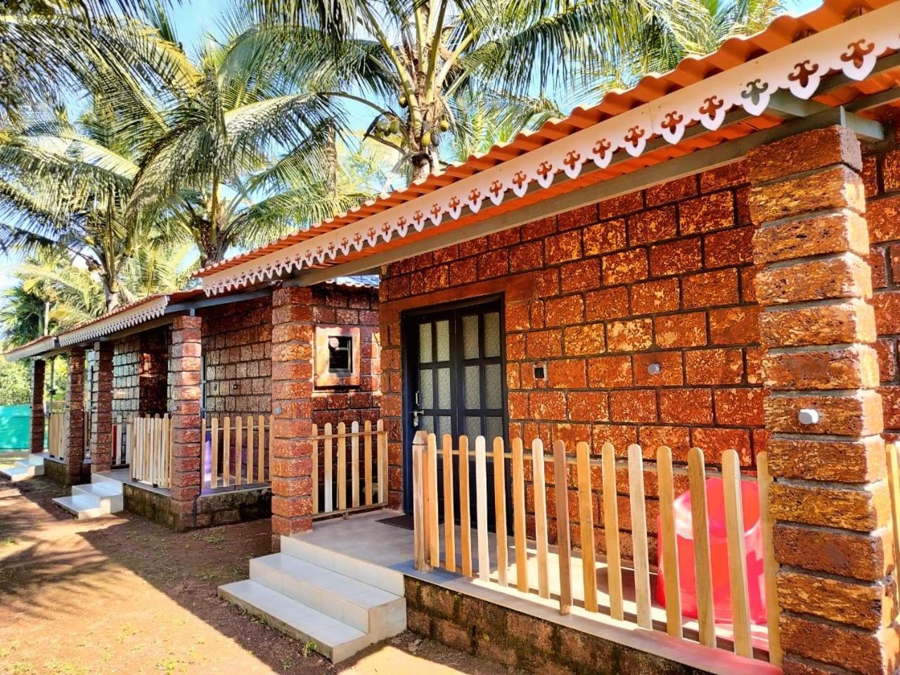 Saka Kadams Home Stay Гухагар Экстерьер фото
